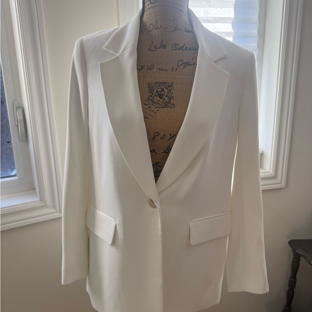 White Women's Blazer (like new)